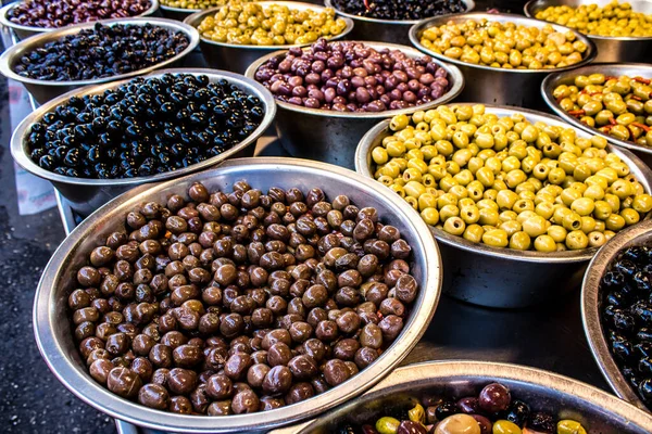 Tel Aviv Izrael Února 2022 Různé Olivy Prodávané Pulzujícím Trhu — Stock fotografie