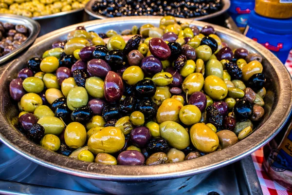 Tel Aviv Izrael Února 2022 Různé Olivy Prodávané Pulzujícím Trhu — Stock fotografie