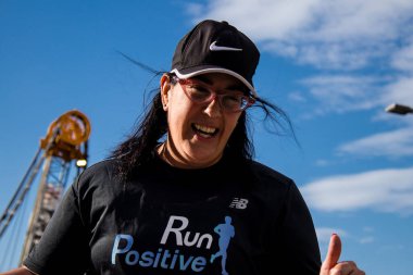 Tel Aviv, İsrail - 25 Şubat 2022 'de İsrail' deki koronavirüs salgınının ardından 25 Şubat 'ta gerçekleştirilen Samsung Maratonu' nda koşucular