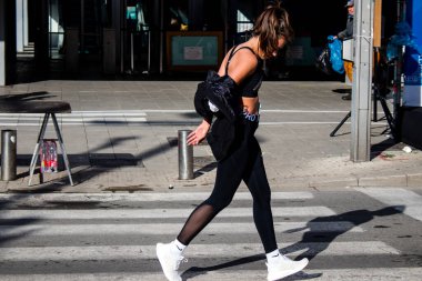 Tel Aviv, İsrail - 25 Şubat 2022 'de İsrail' deki koronavirüs salgınının ardından 25 Şubat 'ta gerçekleştirilen Samsung Maratonu' nda koşucular