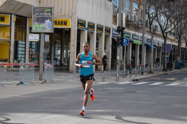 Tel Aviv, İsrail - 25 Şubat 2022 'de İsrail' deki koronavirüs salgınının ardından 25 Şubat 'ta gerçekleştirilen Samsung Maratonu' nda koşucular