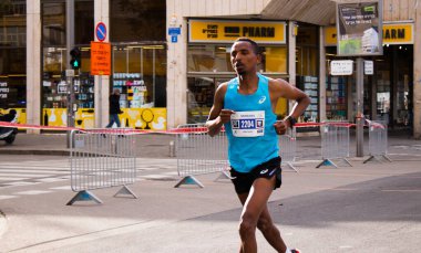 Tel Aviv, İsrail - 25 Şubat 2022 'de İsrail' deki koronavirüs salgınının ardından 25 Şubat 'ta gerçekleştirilen Samsung Maratonu' nda koşucular