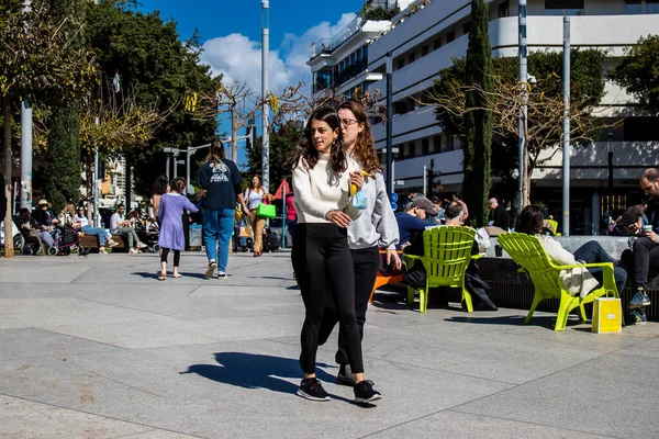 Tel Aviv Izrael Března 2022 Neidentifikovaní Lidé Turisté Navštíví Dizengoffovo — Stock fotografie