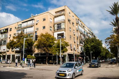 Tel Aviv, İsrail - 5 Mart 2022 Tel Aviv 'in metropol bölgesinin şehir merkezi İsrail' in en büyük ikinci şehri