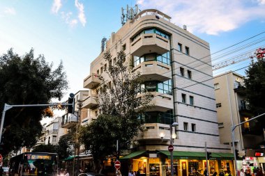 Tel Aviv, İsrail - 5 Mart 2022 Tel Aviv 'in metropol bölgesinin şehir merkezi İsrail' in en büyük ikinci şehri