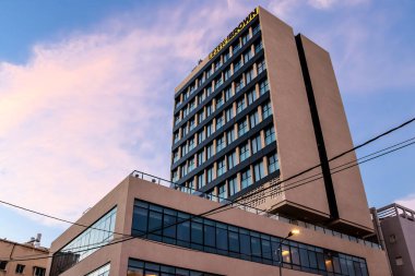 Tel Aviv, İsrail - 5 Mart 2022 Tel Aviv 'in metropol bölgesinin şehir merkezi İsrail' in en büyük ikinci şehri