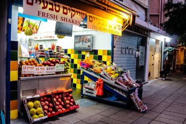 Tel Aviv, İsrail - 5 Mart 2022 Tel Aviv 'in metropol bölgesinin şehir merkezi İsrail' in en büyük ikinci şehri