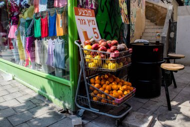 Tel Aviv, İsrail - 5 Mart 2022 Tel Aviv 'in metropol bölgesinin şehir merkezi İsrail' in en büyük ikinci şehri