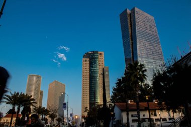 Tel Aviv, İsrail - 5 Mart 2022 Tel Aviv 'in metropol bölgesinin şehir merkezi İsrail' in en büyük ikinci şehri