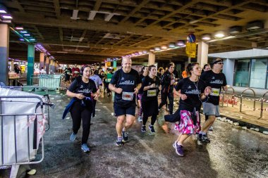 Tel Aviv, İsrail - 25 Şubat 2022 'de İsrail' deki koronavirüs salgınının ardından 25 Şubat 'ta gerçekleştirilen Maraton' da koşucular