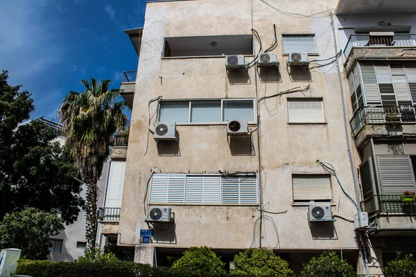 Tel Aviv, İsrail - 09 Mart 2022 Tel Aviv şehir merkezi, beyaz şehir ve İsrail 'in en büyük ikinci şehri