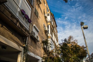 Tel Aviv, İsrail - 09 Mart 2022 Tel Aviv şehir merkezi, beyaz şehir ve İsrail 'in en büyük ikinci şehri