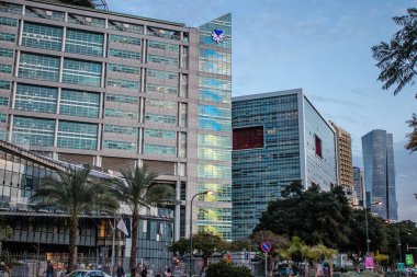 Tel Aviv, İsrail - 09 Mart 2022 Tel Aviv şehir merkezi, beyaz şehir ve İsrail 'in en büyük ikinci şehri