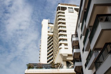 Tel Aviv, İsrail - 09 Mart 2022 Tel Aviv şehir merkezi, beyaz şehir ve İsrail 'in en büyük ikinci şehri