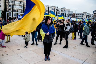 Tel Aviv, İsrail - Rusya 'nın Ukrayna' ya yönelik politikasına karşı 20 Mart 2022 'de Tel Aviv' deki Habima Meydanı 'nda protestocular, İsrailliler Rusya' ya karşı patlak veren savaşta Ukrayna halkını desteklediler.