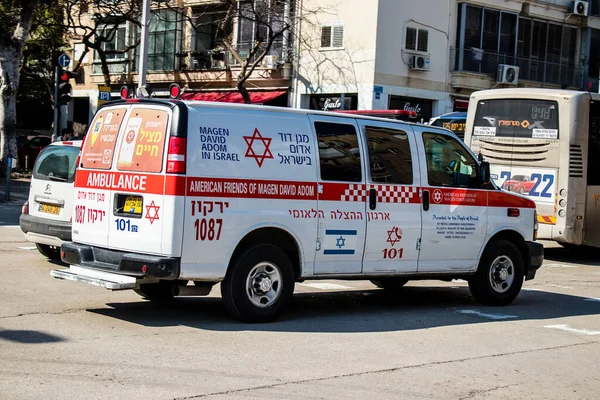 Tel Aviv Israel April 2022 Ambulans Kör Genom Gatorna Tel — Stockfoto