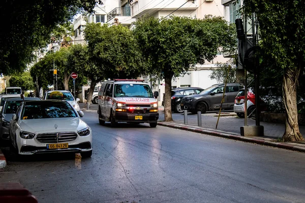 Tel Aviv Israël Avril 2022 Ambulance Conduisant Dans Les Rues — Photo