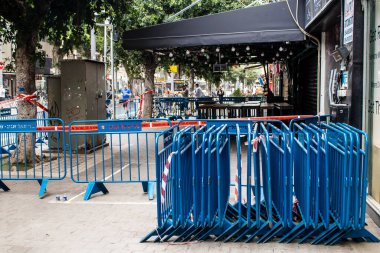 Tel Aviv, İsrail - 08 Nisan 2022 Dizengoff Caddesi 'ndeki Ilka Bar, Filistin' deki terör saldırısının yaşandığı yer.