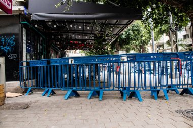 Tel Aviv, İsrail - 08 Nisan 2022 Dizengoff Caddesi 'ndeki Ilka Bar, Filistin' deki terör saldırısının yaşandığı yer.
