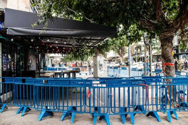 Tel Aviv, İsrail - 08 Nisan 2022 Dizengoff Caddesi 'ndeki Ilka Bar, Filistin' deki terör saldırısının yaşandığı yer.