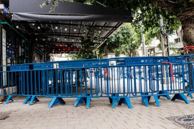 Tel Aviv, İsrail - 08 Nisan 2022 Dizengoff Caddesi 'ndeki Ilka Bar, Filistin' deki terör saldırısının yaşandığı yer.