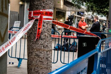 Tel Aviv, İsrail - 08 Nisan 2022 Dizengoff Caddesi 'ndeki Ilka Bar, Filistin' deki terör saldırısının yaşandığı yer.