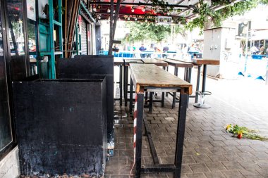 Tel Aviv, İsrail - 08 Nisan 2022 Dizengoff Caddesi 'ndeki Ilka Bar, Filistin' deki terör saldırısının yaşandığı yer.