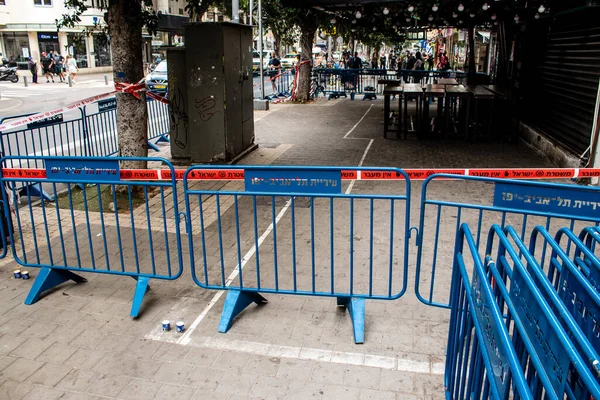 Tel Aviv, İsrail - 08 Nisan 2022 Dizengoff Caddesi 'ndeki Ilka Bar, Filistin' deki terör saldırısının yaşandığı yer.