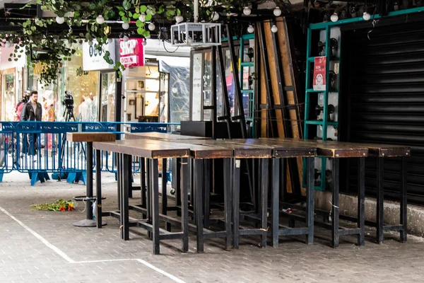 Tel Aviv, İsrail - 08 Nisan 2022 Dizengoff Caddesi 'ndeki Ilka Bar, Filistin' deki terör saldırısının yaşandığı yer.