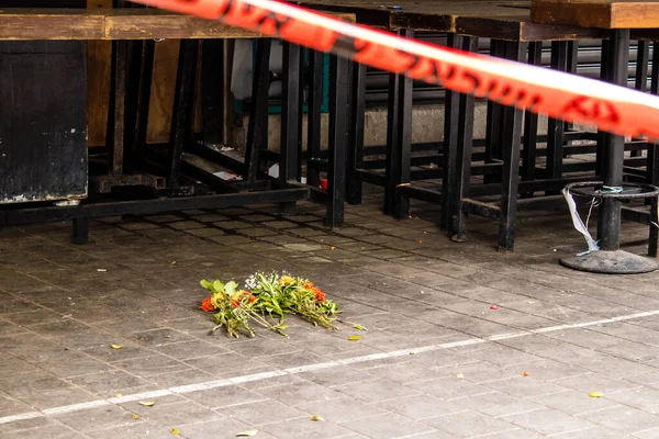 Tel Aviv, İsrail - 08 Nisan 2022 Dizengoff Caddesi 'ndeki Ilka Bar, Filistin' deki terör saldırısının yaşandığı yer.