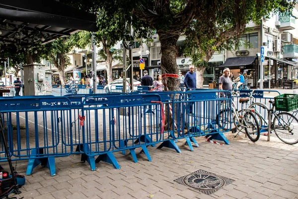 Tel Aviv, İsrail - 08 Nisan 2022 Dizengoff Caddesi 'ndeki Ilka Bar, Filistin' deki terör saldırısının yaşandığı yer.