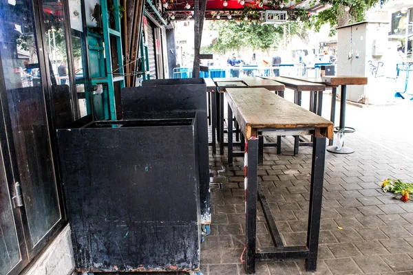 Tel Aviv, İsrail - 08 Nisan 2022 Dizengoff Caddesi 'ndeki Ilka Bar, Filistin' deki terör saldırısının yaşandığı yer.