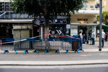 Tel Aviv, İsrail - 08 Nisan 2022 Dizengoff Caddesi 'ndeki Ilka Bar, Filistin' deki terör saldırısının yaşandığı yer.