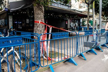 Tel Aviv, İsrail - 08 Nisan 2022 Dizengoff Caddesi 'ndeki Ilka Bar, Filistin' deki terör saldırısının yaşandığı yer.