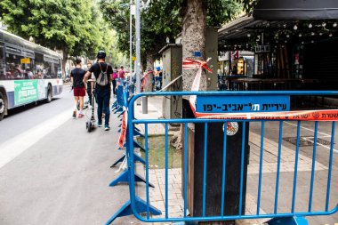Tel Aviv, İsrail - 08 Nisan 2022 Dizengoff Caddesi 'ndeki Ilka Bar, Filistin' deki terör saldırısının yaşandığı yer.