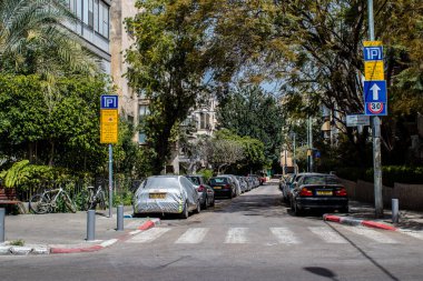 Tel Aviv, İsrail - 11 Nisan 2022 Tel Aviv şehir merkezi, beyaz şehir ve İsrail 'in en büyük ikinci şehri