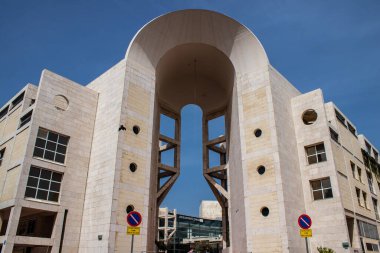 Tel Aviv, İsrail - 11 Nisan 2022 Tel Aviv şehir merkezi, beyaz şehir ve İsrail 'in en büyük ikinci şehri