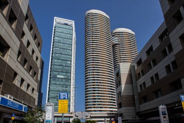 Tel Aviv, İsrail - 11 Nisan 2022 Tel Aviv şehir merkezi, beyaz şehir ve İsrail 'in en büyük ikinci şehri
