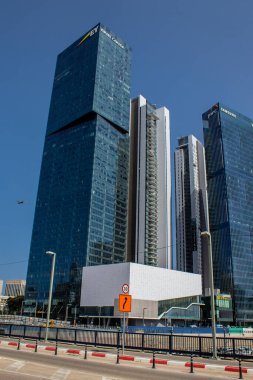 Tel Aviv, İsrail - 11 Nisan 2022 Tel Aviv şehir merkezi, beyaz şehir ve İsrail 'in en büyük ikinci şehri