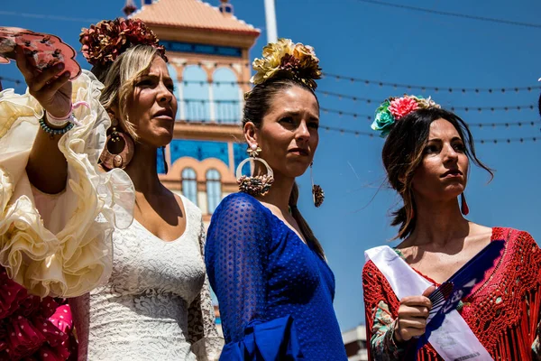 Sewilla Hiszpania Maja 2022 Sewille Ubrane Tradycyjny Andaluzyjski Sposób Przechadzające — Zdjęcie stockowe