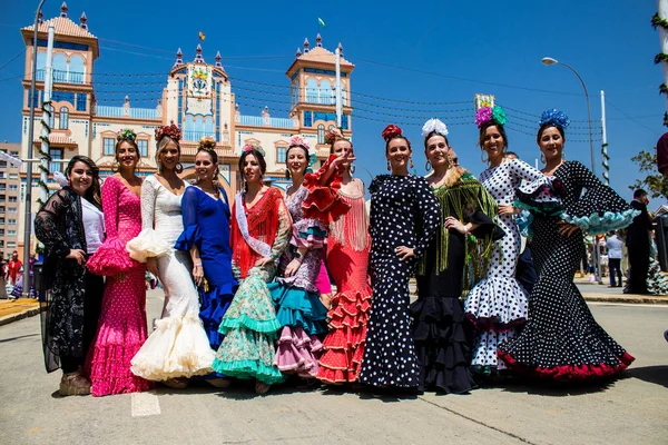 Seville Spain May 2022 Sevillians Dressed Traditional Andalusian Way Strolling — Foto de Stock
