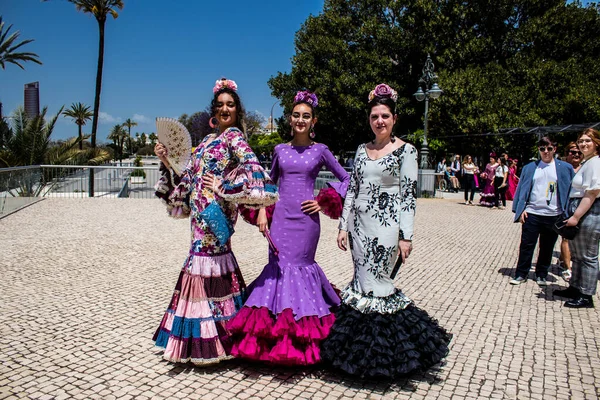 Seville Spain May 2022 Sevillians Dressed Traditional Andalusian Way Walking — Foto de Stock