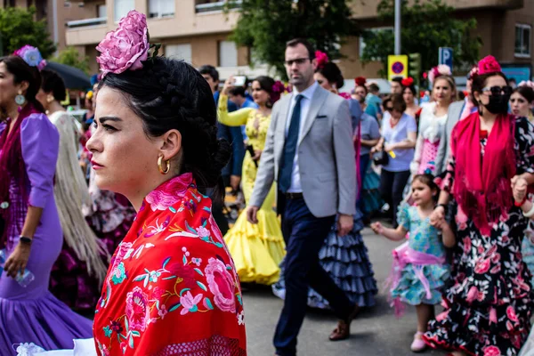 Seville Spain May 2022 Sevillians Dressed Traditional Andalusian Way Walking — Foto de Stock