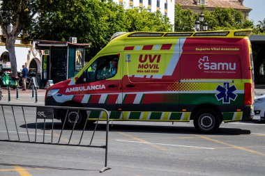 Seville, İspanya - 5 Mayıs 2022 'de İspanya' nın en ünlü festivali Feria de Sevilla 'da ambülans salgını nedeniyle iki yıllık yokluğunun ardından bu kutlama geri döndü.