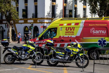 Seville, İspanya - 5 Mayıs 2022 'de İspanya' nın en ünlü festivali Feria de Sevilla 'da ambülans salgını nedeniyle iki yıllık yokluğunun ardından bu kutlama geri döndü.