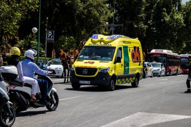 Seville, İspanya - 5 Mayıs 2022 'de İspanya' nın en ünlü festivali Feria de Sevilla 'da ambülans salgını nedeniyle iki yıllık yokluğunun ardından bu kutlama geri döndü.