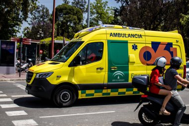 Seville, İspanya - 5 Mayıs 2022 'de İspanya' nın en ünlü festivali Feria de Sevilla 'da ambülans salgını nedeniyle iki yıllık yokluğunun ardından bu kutlama geri döndü.