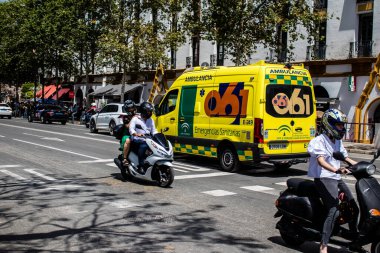 Seville, İspanya - 5 Mayıs 2022 'de İspanya' nın en ünlü festivali Feria de Sevilla 'da ambülans salgını nedeniyle iki yıllık yokluğunun ardından bu kutlama geri döndü.