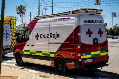 Seville, İspanya - 5 Mayıs 2022 'de İspanya' nın en ünlü festivali Feria de Sevilla 'da ambülans salgını nedeniyle iki yıllık yokluğunun ardından bu kutlama geri döndü.