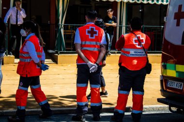 Seville, İspanya - 5 Mayıs 2022 'de İspanya' nın en ünlü festivali Feria de Sevilla 'da ambülans salgını nedeniyle iki yıllık yokluğunun ardından bu kutlama geri döndü.